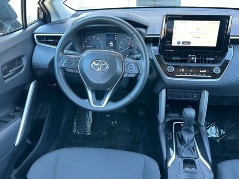 Used 2025 Toyota Corolla Cross LE image 33