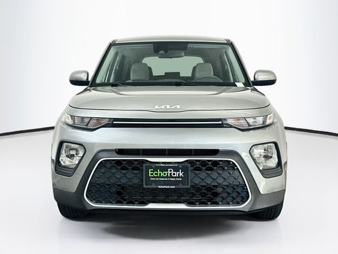 Used 2022 Kia Soul LX w/ Technology Package FWD image 2