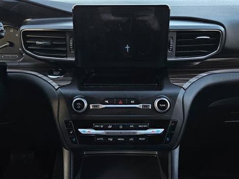 Used 2020 Ford Explorer Limited w/ Class III Trailer Tow Package image 13