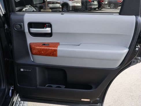 Used 2019 Toyota Sequoia Platinum AWD/4WD image 15