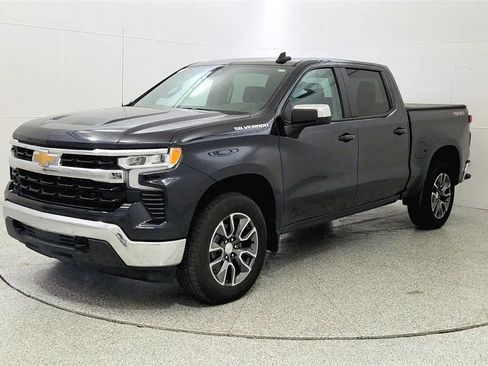 Used 2023 Chevrolet Silverado 1500 LT AWD/4WD image 3