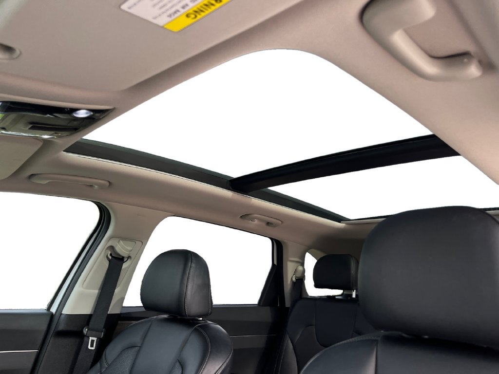 Used 2023 Kia Sorento S w/ Panoramic Sunroof Package AWD/4WD image 13