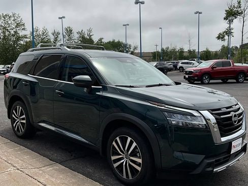 Used 2024 Nissan Pathfinder Platinum w/ Cargo Package AWD/4WD image 3