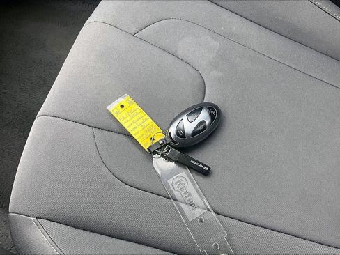 Used 2025 Hyundai Elantra SEL FWD image 35