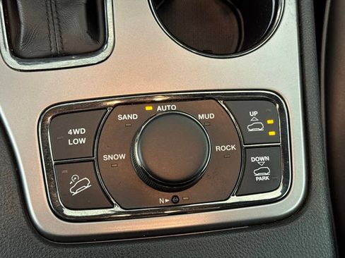Used 2020 Jeep Grand Cherokee High Altitude AWD/4WD image 21