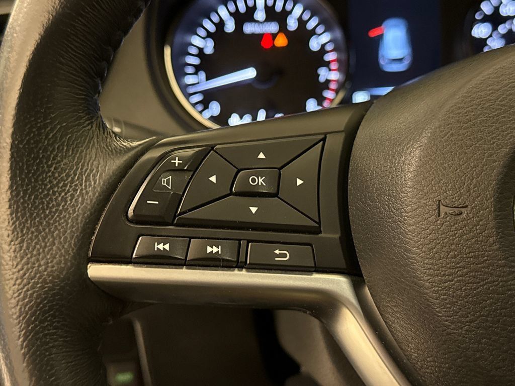 Used 2017 Nissan Rogue SV w/ Midnight Edition FWD image 32