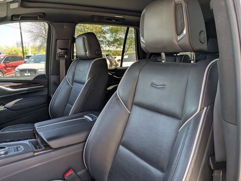 Used 2023 Cadillac Escalade Premium Luxury image 11