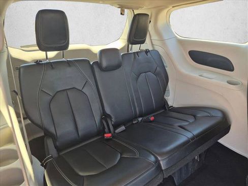 Used 2023 Chrysler Pacifica Touring-L FWD image 26