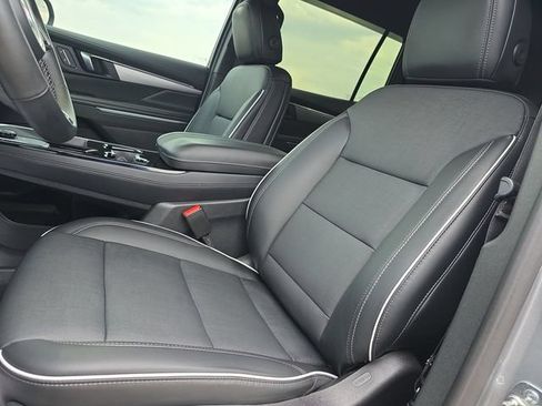 Used 2025 Buick Enclave Preferred FWD image 18