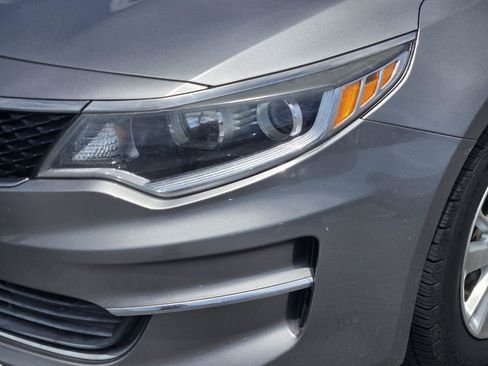 Used 2018 Kia Optima LX FWD image 9