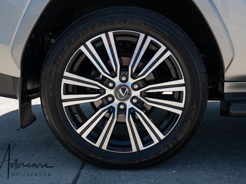 Used 2024 Lexus LX 600 4WD w/ Appearance Package image 40
