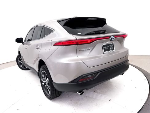 Used 2021 Toyota Venza LE w/ Carpet Mat Package (TMS) AWD/4WD image 6