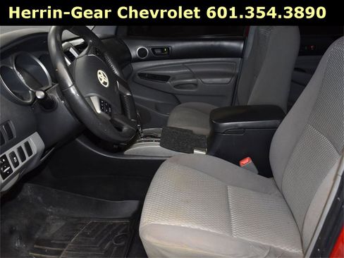 Used 2012 Toyota Tacoma PreRunner image 13