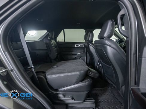 Used 2020 Ford Explorer XLT w/ Equipment Group 202A AWD/4WD image 40