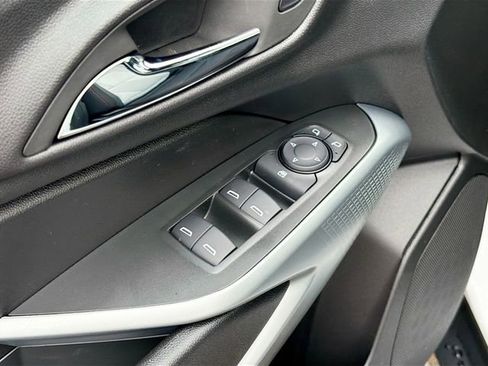 New 2026 Chevrolet Trax RS w/ Sunroof Package image 18