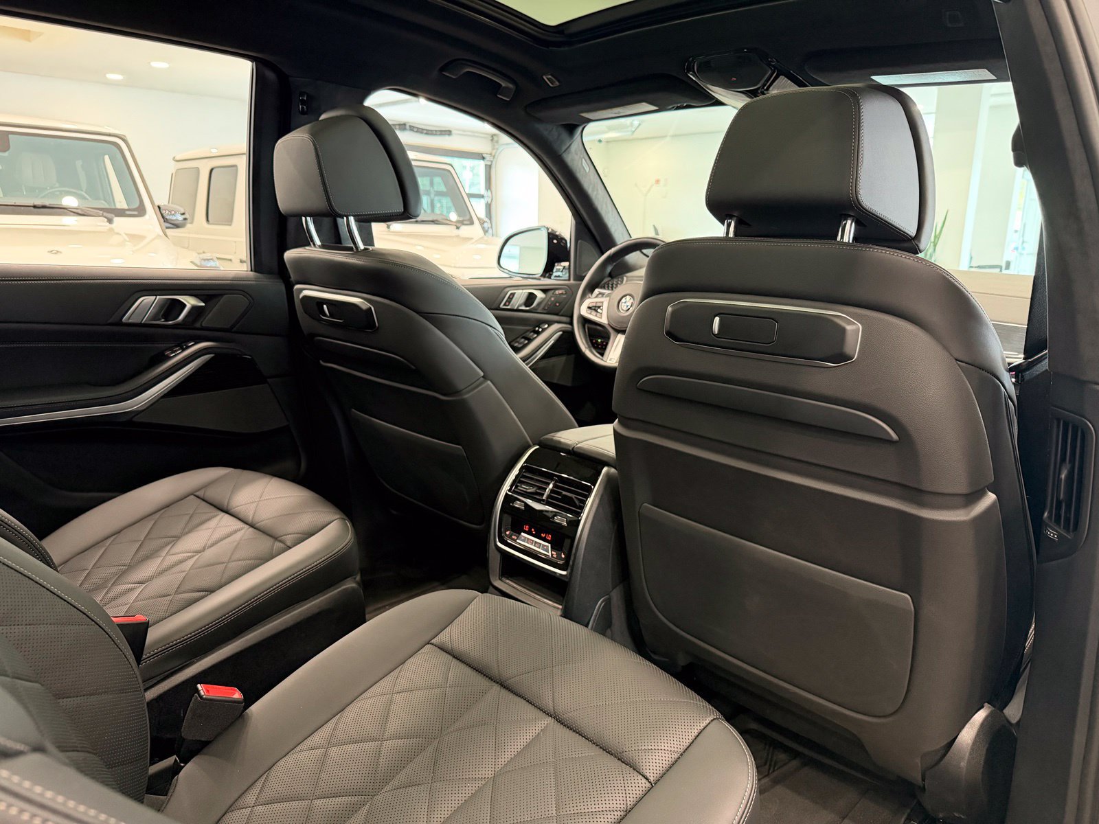 Used 2023 BMW X7 xDrive40i w/ M Sport Package AWD/4WD image 23