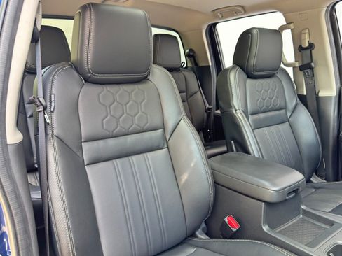 Used 2023 Nissan Frontier SV w/ SV Premium Package RWD image 35