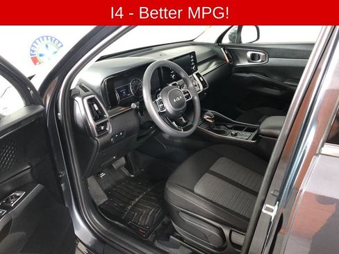Used 2023 Kia Sorento LX FWD image 8