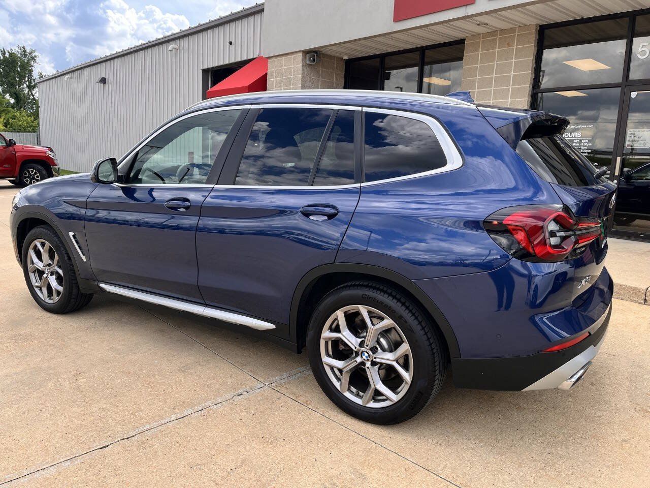 Used 2023 BMW X3 xDrive30i w/ Premium Package AWD/4WD image 3
