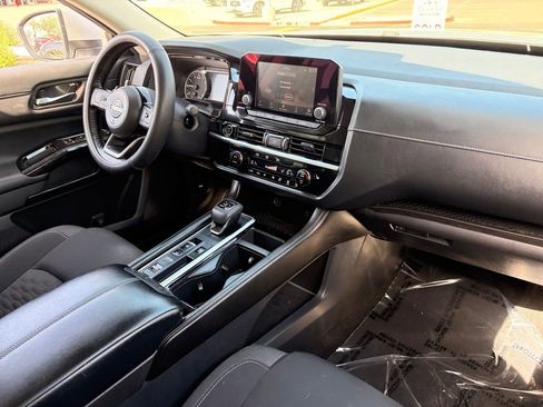 Certified 2022 Nissan Pathfinder SV FWD image 13