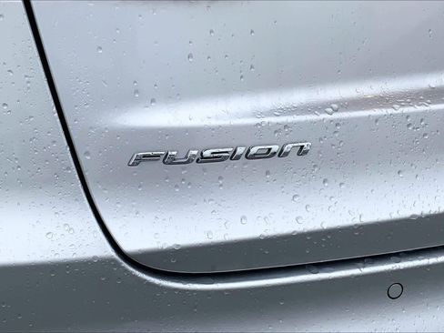 Used 2019 Ford Fusion SE FWD image 10