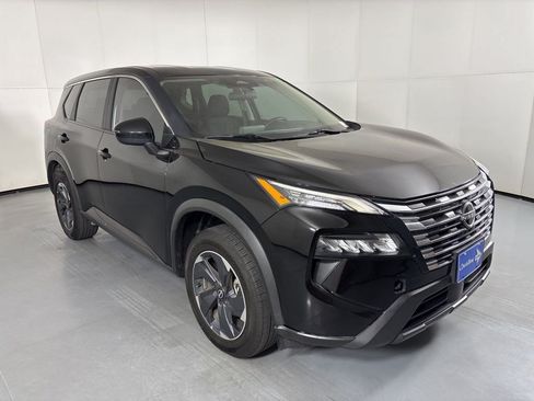 Used 2024 Nissan Rogue SV FWD image 2