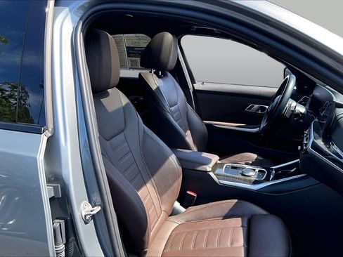 Used 2023 BMW 330i Sedan w/ M Sport Package RWD image 9