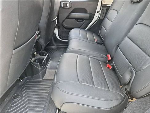 Used 2023 Jeep Wrangler Unlimited Sahara AWD/4WD image 17