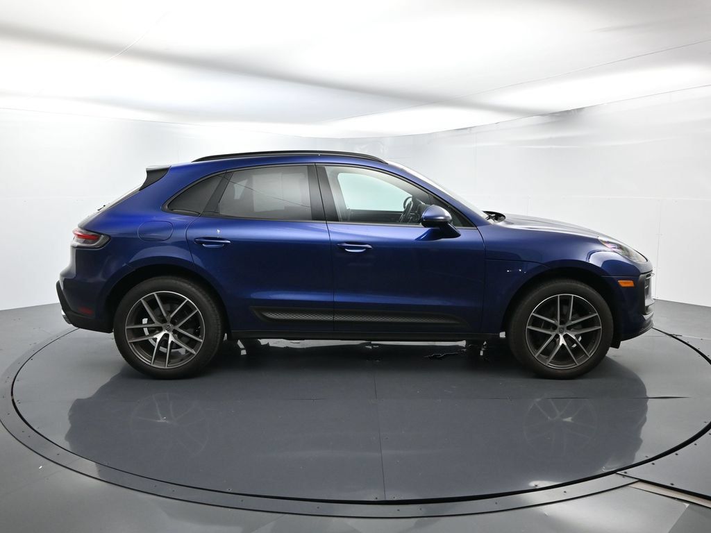 Certified 2024 Porsche Macan AWD/4WD image 16