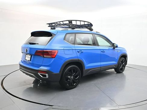 Used 2023 Volkswagen Taos SE w/ Black Wheel Package FWD image 7