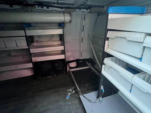 Used 2015 Chevrolet Express 2500 RWD image 22