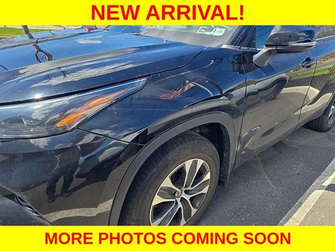 Used 2023 Toyota Highlander XLE image 4