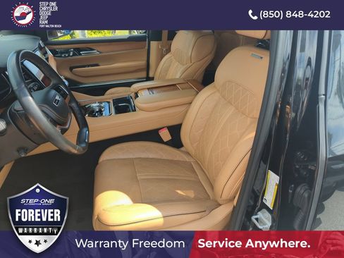 Used 2023 Jeep Grand Wagoneer Series III AWD/4WD image 11