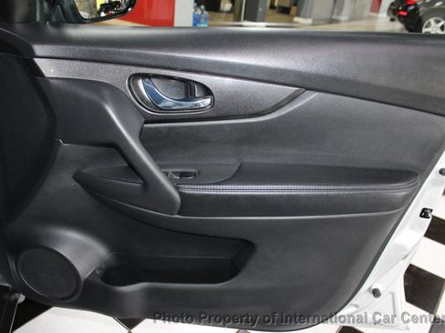 Used 2017 Nissan Rogue SV w/ SV Premium Package image 26