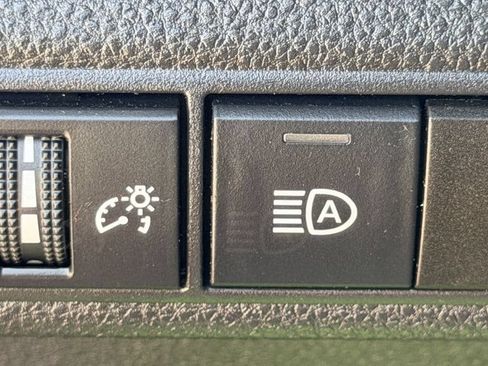 Used 2025 Toyota Corolla SE FWD image 24