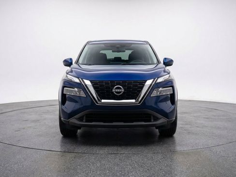 Used 2025 Nissan Rogue SV FWD image 2