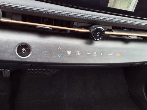 Used 2024 Nissan Ariya AWD image 7