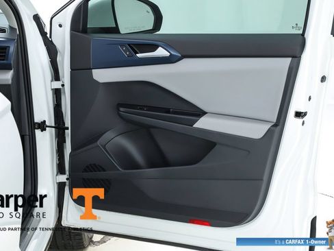 Used 2023 Volkswagen Taos SE w/ Panoramic Sunroof Package FWD image 69