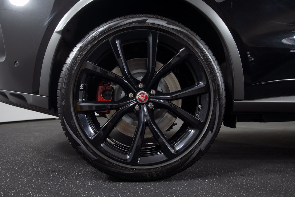 Used 2020 Jaguar F-PACE SVR AWD/4WD image 17