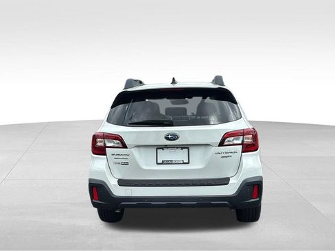 Used 2018 Subaru Outback 3.6R Limited AWD/4WD image 6