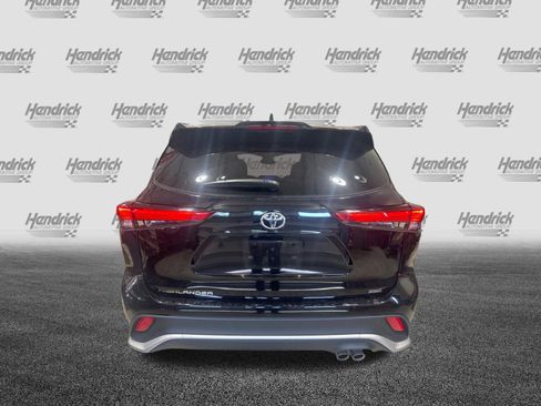 Used 2023 Toyota Highlander XSE FWD image 9