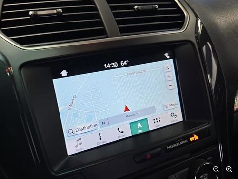 Used 2018 Ford Explorer XLT w/ Equipment Group 202A image 7