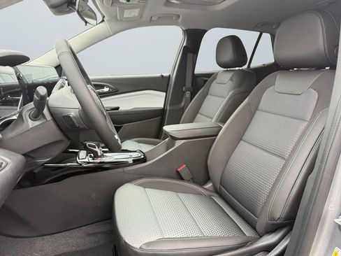 New 2026 Chevrolet Trax LT w/ Sunroof Package image 9