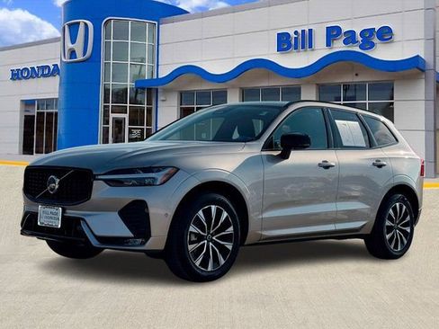 Used 2025 Volvo XC60 B5 Plus image 2