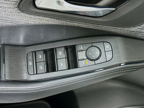 Used 2023 Nissan Rogue SV FWD image 15