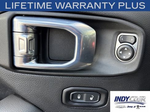 Used 2021 Jeep Gladiator Overland w/ Popular Equipment Package AWD/4WD image 19