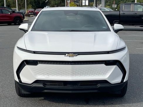 New 2026 Chevrolet Equinox EV LT image 2