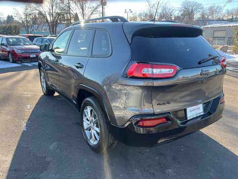 Used 2018 Jeep Cherokee Latitude AWD/4WD image 5