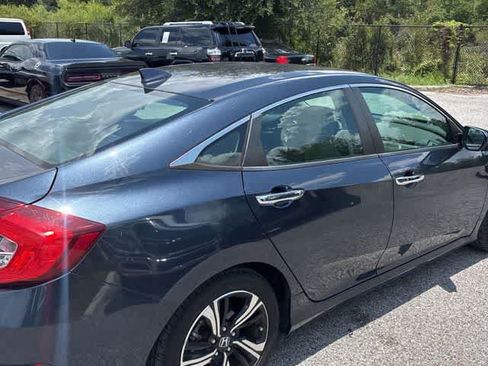 Used 2017 Honda Civic Touring image 3