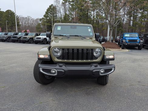 Certified 2025 Jeep Gladiator Sport image 2